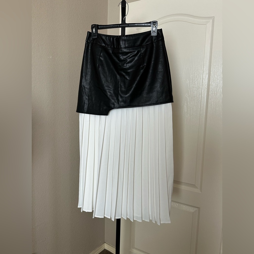 Commense Multimedia Black + White Pleated Midi Skirt - Picture 3 of 9